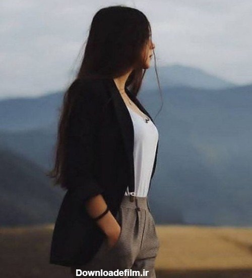 عکس دختر جلو اینه طبیعی