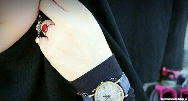 عکس دختر جلو اینه طبیعی با حجاب