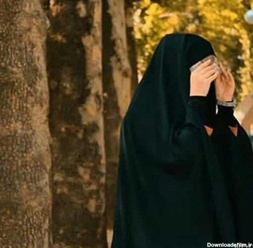  عکس دختر جلو اینه طبیعی با حجاب