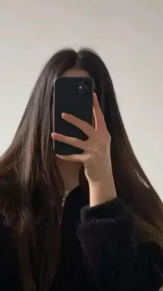 عکس دختر با گوشی ایفون برای پروفایل