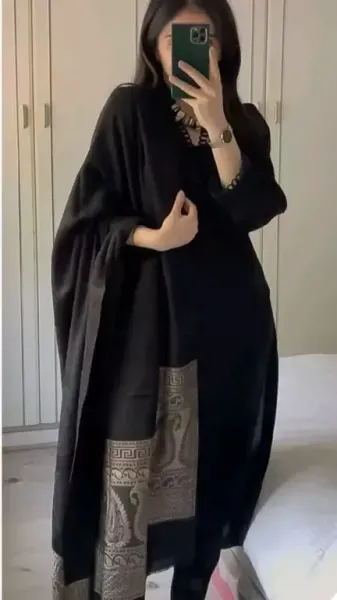 عکس دختر با گوشی ایفون برای پروفایل