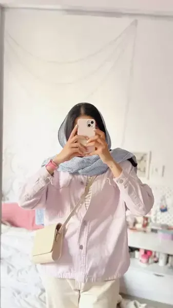 عکس دختر با گوشی ایفون برای پروفایل