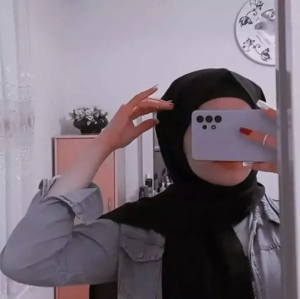 عکس دختر با گوشی سامسونگ برای پروفایل