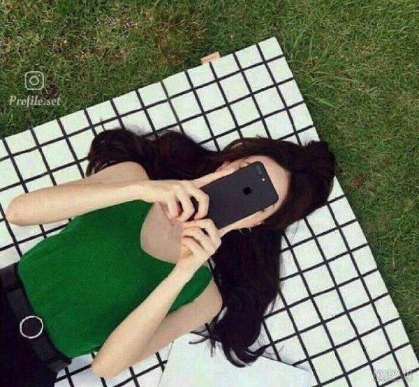 عکس دختر با گوشی فانتزی