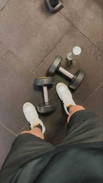 عکس جلو آینه پسرانه باشگاه