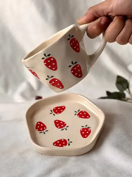 عکس ماگ توت فرنگی