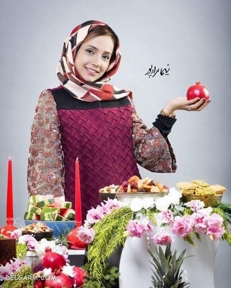  ژست عکس با میز یلدا