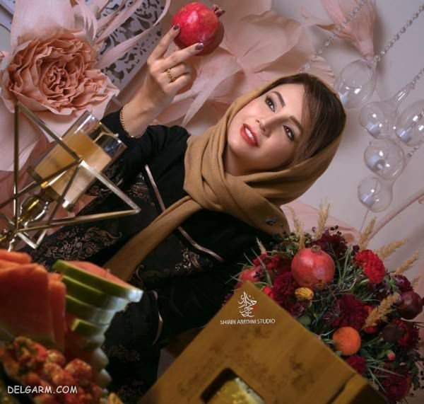  ژست عکس با میز یلدا