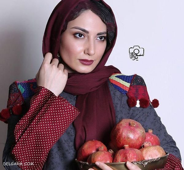  ژست عکس با میز یلدا