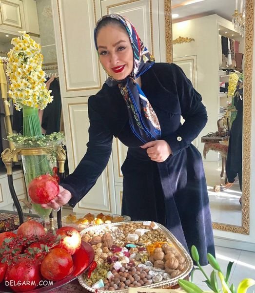  ژست عکس با میز یلدا