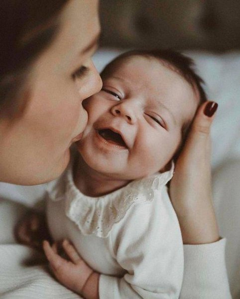  عکس مادر با فرزند در خانه