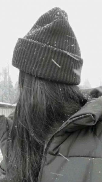  عکس دخـتر تو برف برای پروفایـل
