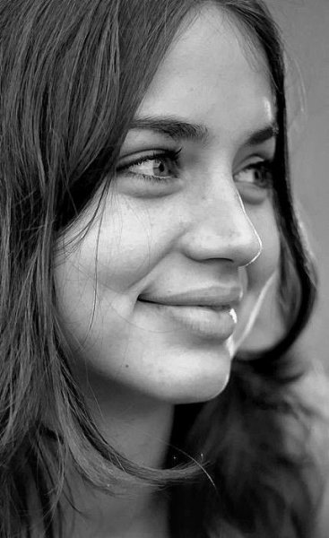  عکس لبخند دختر طبیعی