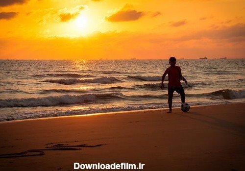  عکس مرد غمگین کنار دریا