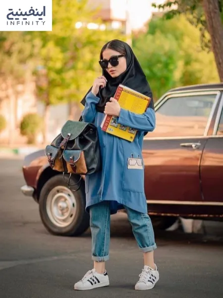  ژست دانشجویی با تیپ اسپرت و زیبا