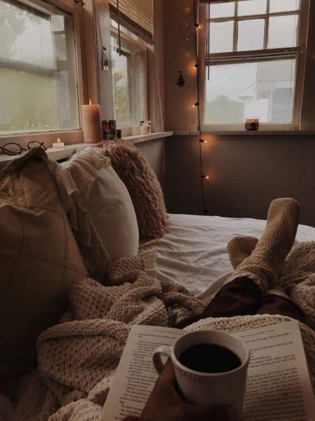 عکس قهوه و کتاب طبیعی
