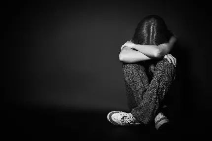  عکس یک مرد در تاریکی