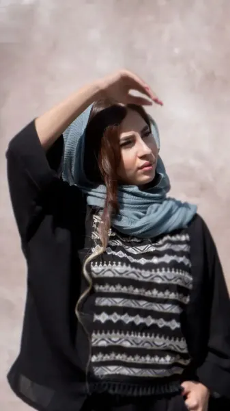  عکس دخترانه شاد با ژست خوشگل