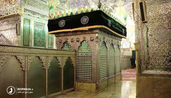 عکس شاهچراغ در شب