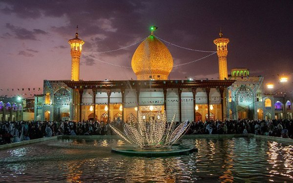  عکس شاهچراغ در شب