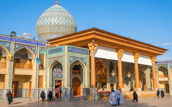  عکس شاهچراغ در شب