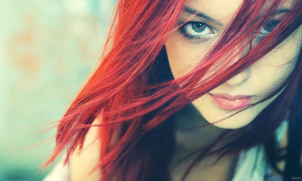  عکس زن جوان مو قرمز