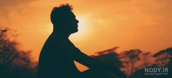عکس پسر تنها و غمگین کنار ساحل دریا