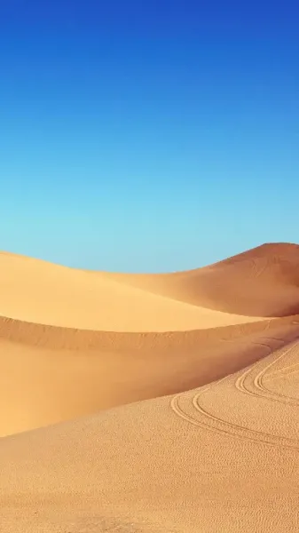 پس زمینه کویر در غروب