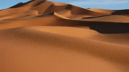 پس زمینه کویر در غروب