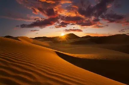 پس زمینه کویر در غروب