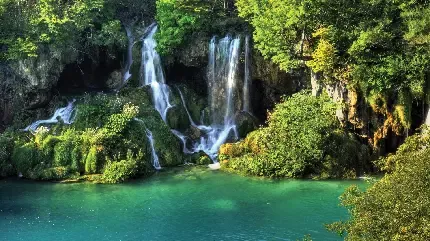  والپیپر آبشار کوهستانی مخصوص گوشی موبایل