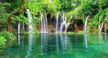  والپیپر آبشار کوهستانی مخصوص گوشی موبایل