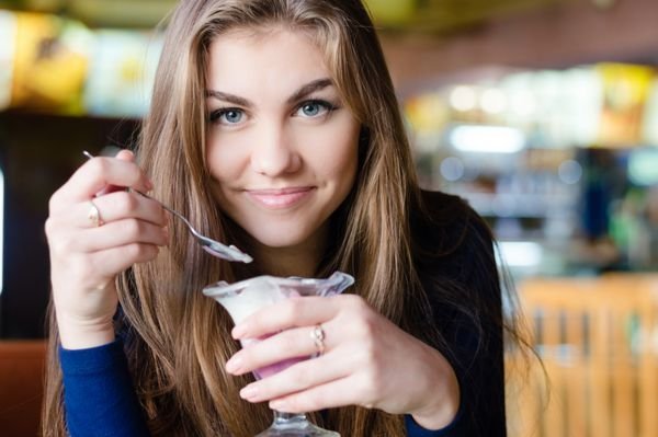  عکس دختر با بستنی خوشمزه