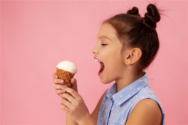  عکس دختر با بستنی خوشمزه