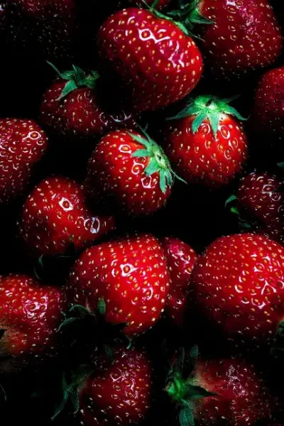  بک گراند توت فرنگی قرمز برای گوشی