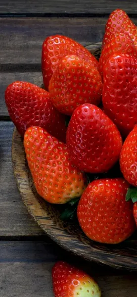  والپیپر توت فرنگی برای آیفون