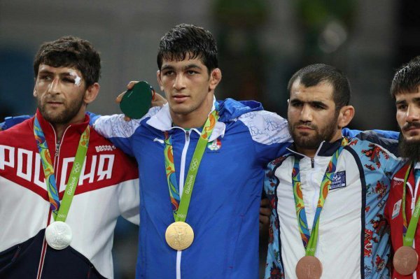  عکس حسن یزدانی با مدال طلا