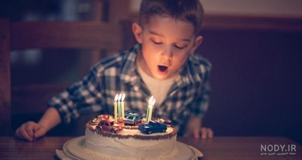  عکس از شمع فوت کردن