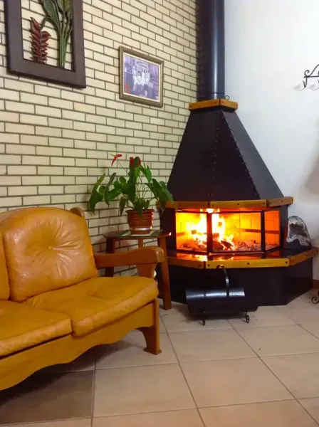  تصویر زمینه شومینه روشن برای گوشی