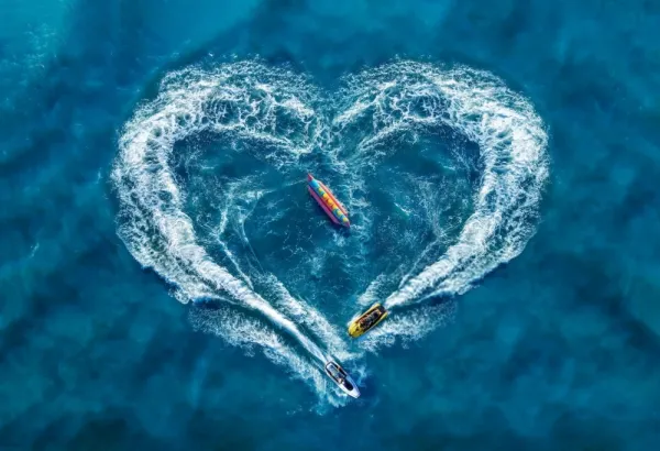  عکس جت اسکی روی آب برای پروفایل