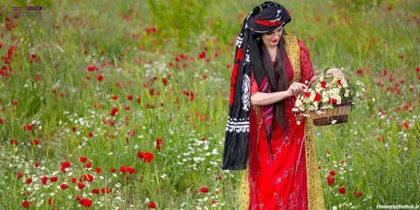  عکس دختر لر با گلونی