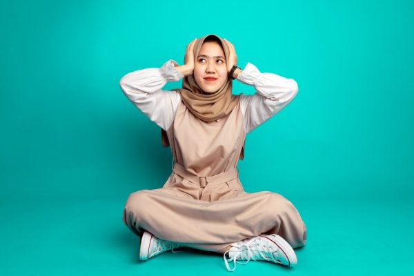  ژست عکس دخترانه در آتلیه