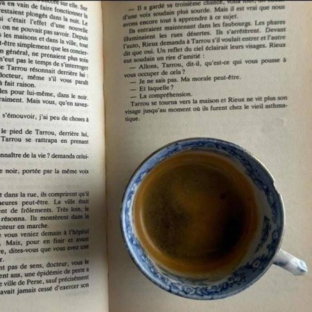  پروفایل هدفون و کتاب