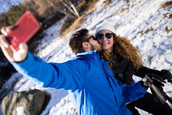 ژست عکاسی در برف بدون چهره
