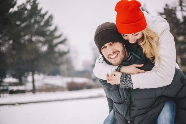 ژست عکاسی در برف بدون چهره