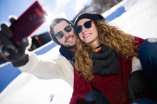 ژست عکاسی در برف بدون چهره