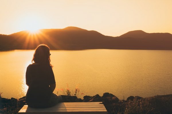  عکس تنهایی غم انگیز دختر برای پروفایل