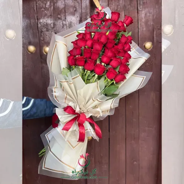  عکس دسته گل رز قرمز عاشقانه