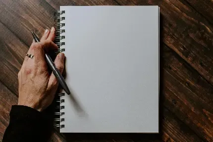  عکس پس زمینه ساده و شیک با قلم و کاغذ