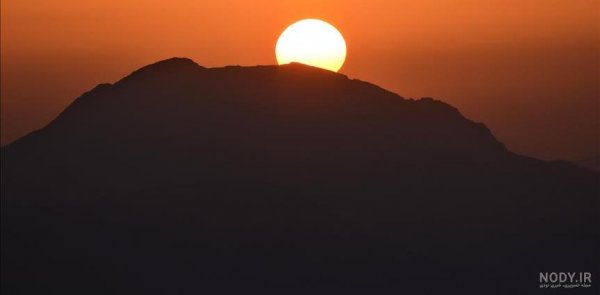  عکس غروب خورشید از پشت کوه برای پروفایل